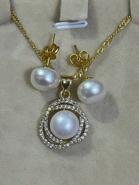 White South Sea Pearl Necklace 22" & White South Sea Pearl Stud Earrings